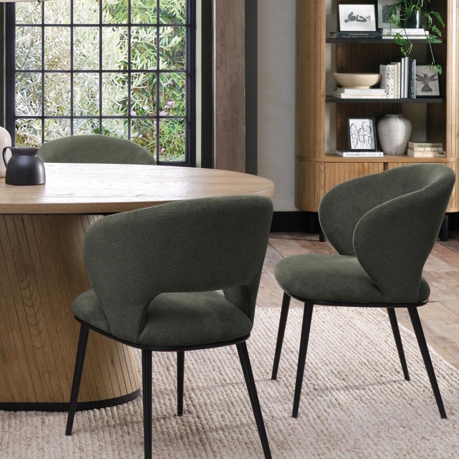 Designed for how people actually live... and eat. ⁠ The Vega Rustic Oak 6-seater dining table is ma...
