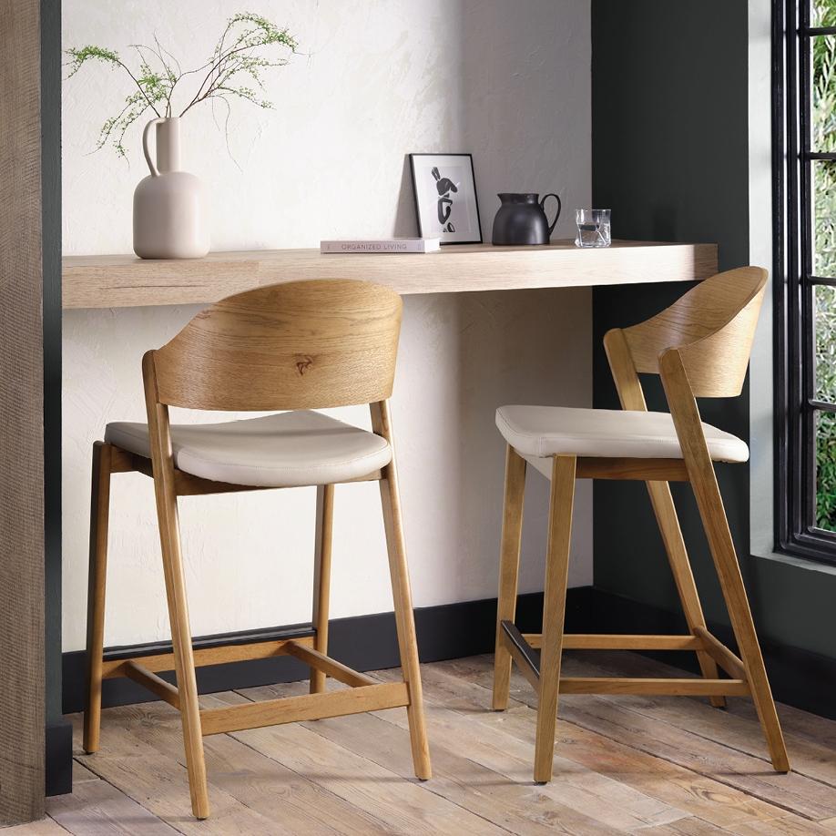 Coffee, emails, and quick breakfasts. The moments that make up a weekday. The Vega Rustic Oak bar cha...