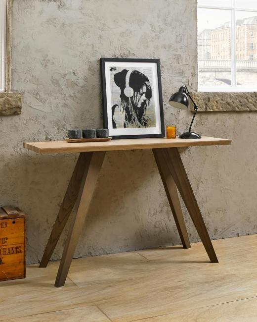 Organic lines sit at the heart of Cadell. Split panel tops with wavy edges create a softer silhouette...